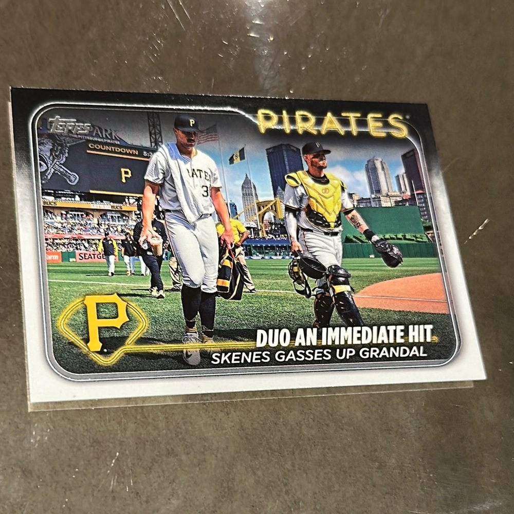Topps Yellow and Black Card Game